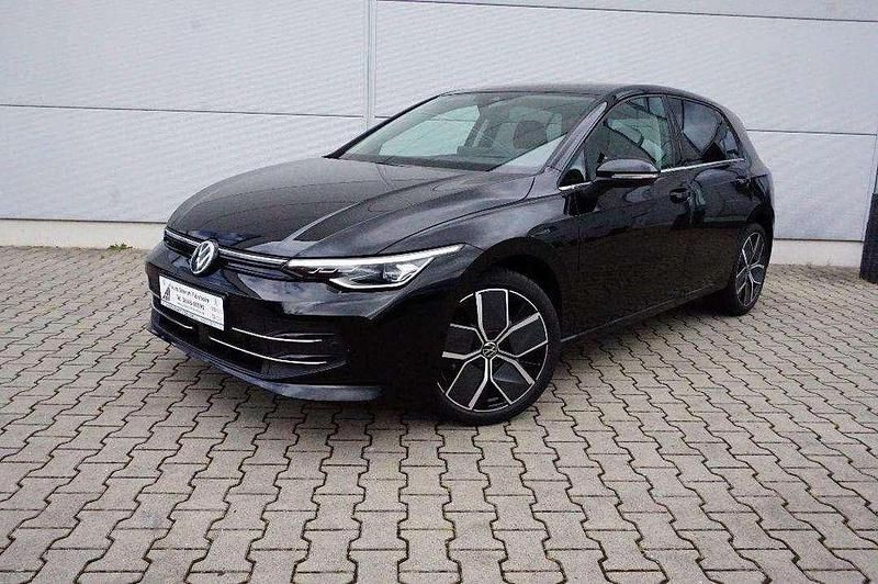 Neu VW Golf VIII Style 150 PS (110 kW) 2026 Grenadillschwarz metallic Limousine