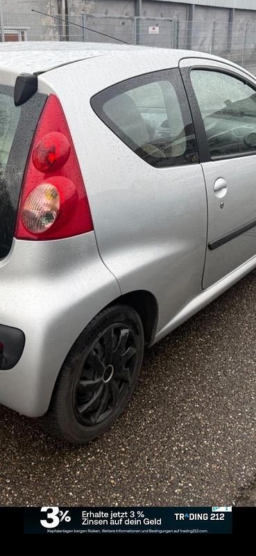 Gebraucht Peugeot 107 68 PS (50 kW) 2006 Silber Kleinwagen