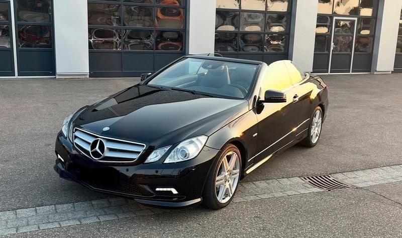 Schwarz Gebraucht 2011 Mercedes E200 AMG Cabrio | 14.500 € (Fairer Preis) - Bild 1/4