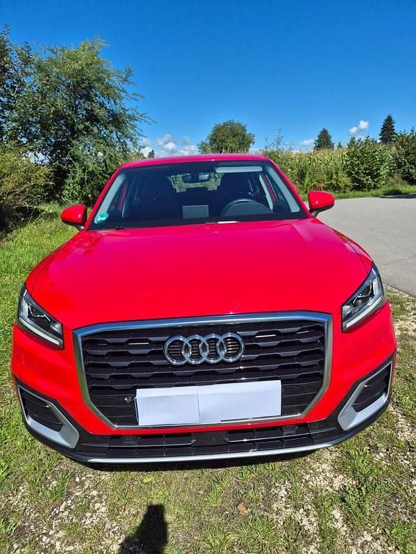 Gebraucht Audi Q2 Design 150 PS (110 kW) 2018 Rot SUV
