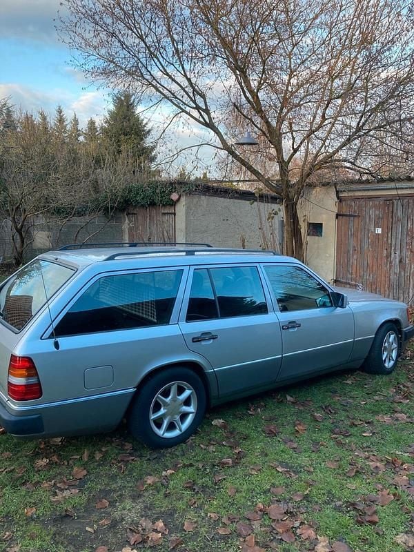 Gebraucht Mercedes E230 131 PS (96 kW) 1989 Silber Kombi