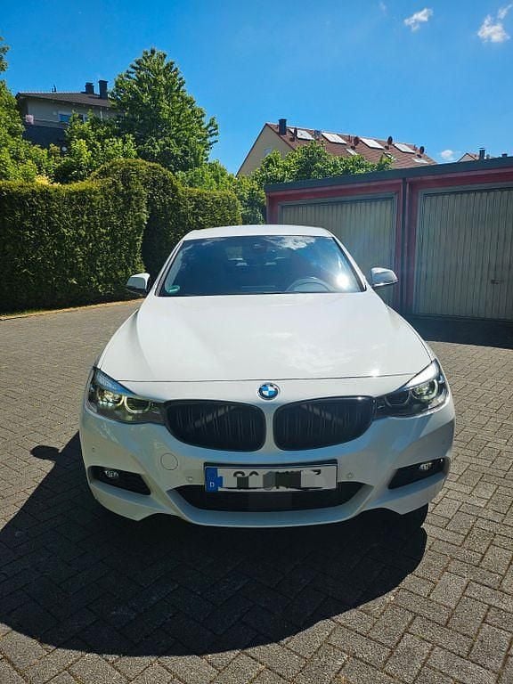 Weiß Gebraucht 2018 BMW 320 Gran Turismo Sport Line Limousine | 18.999 € (Fairer Preis) - Bild 1/4