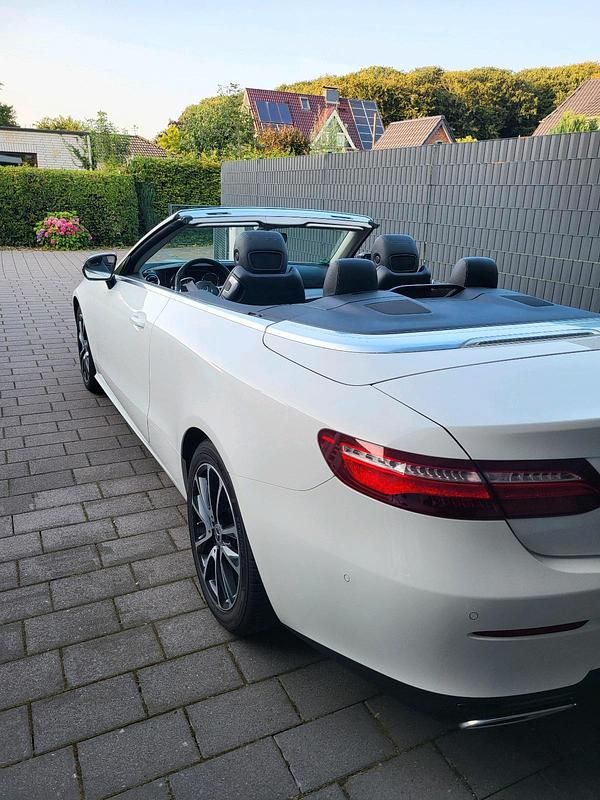 Weiß Gebraucht 2019 Mercedes E200 Cabrio | 29.800 € (Guter Preis) - Bild 1/4