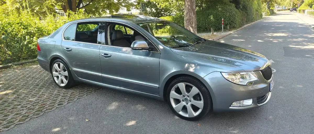 Gebraucht Skoda Superb Elegance 200 PS (147 kW) 2010 Silber Limousine