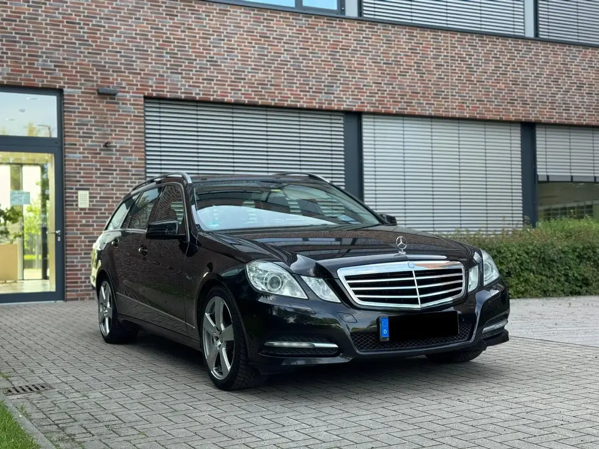 Gebraucht Mercedes E250 204 PS (150 kW) 2011 Schwarz Kombi