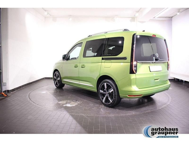 Neu VW Caddy Style 116 PS (85 kW) 2025 Golden green Van / Kleinbus