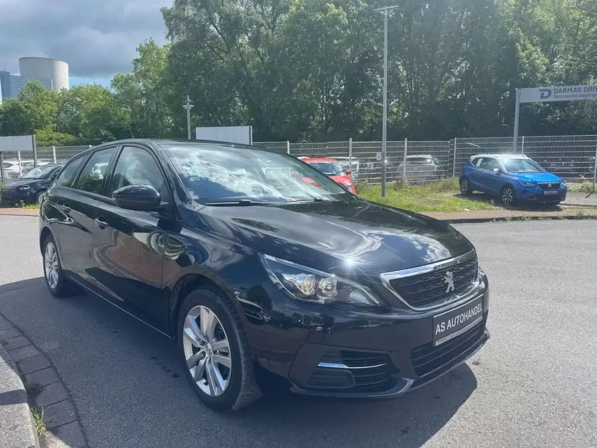 Gebraucht Peugeot 308 131 PS (96 kW) 2019 Schwarz Kombi