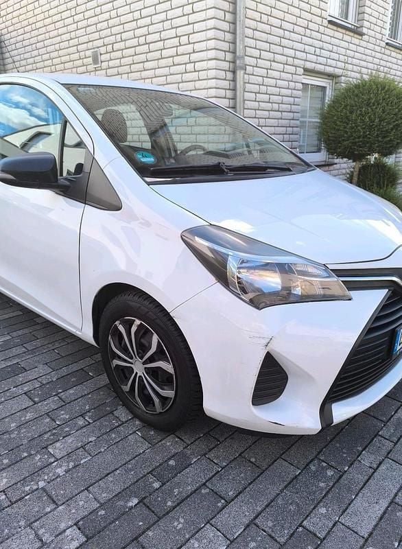Weiß Gebraucht 2015 Toyota Yaris Kleinwagen | 5.500 € (Guter Preis) - Bild 1/4