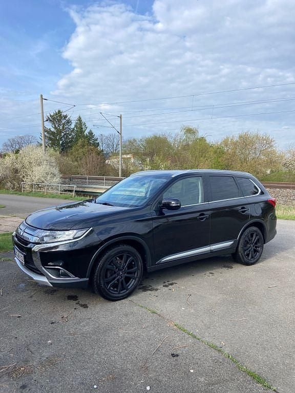 Gebraucht Mitsubishi Outlander 150 PS (110 kW) 2016 Schwarz SUV
