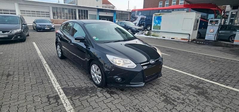 Gebraucht Ford Focus 140 PS (102 kW) 2012 Schwarz Limousine