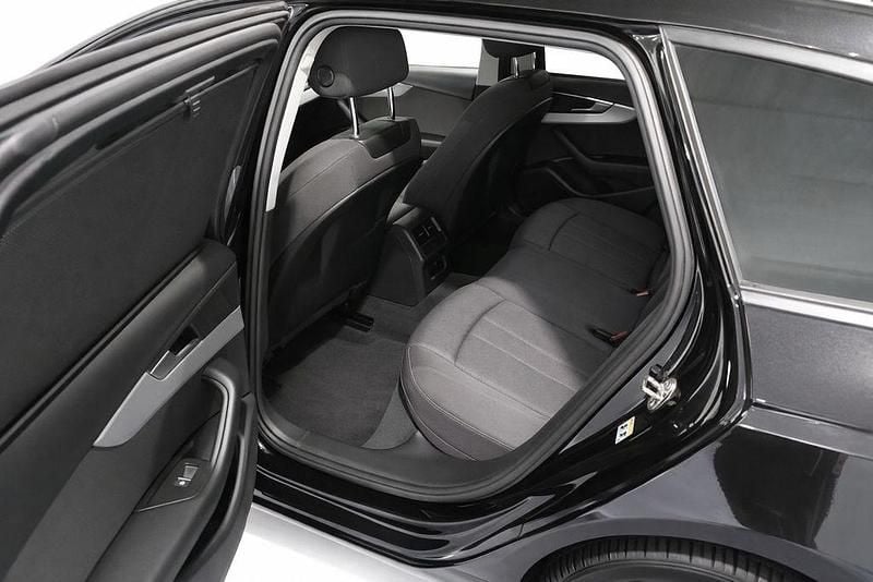 Gebraucht Audi A4 150 PS (110 kW) 2022 Mythosschwarz metallic Kombi