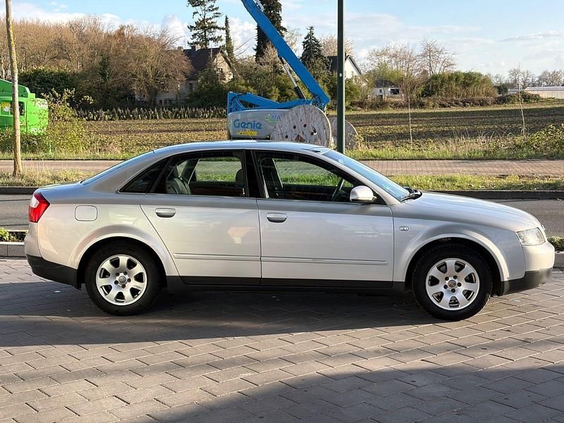 Gebraucht Audi A4 131 PS (96 kW) 2001 Silber Limousine