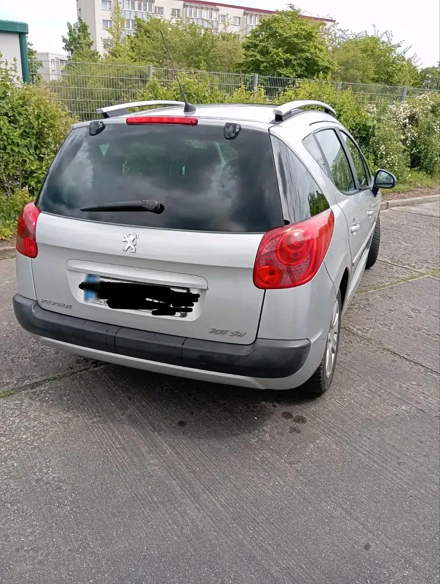 Gebraucht Peugeot 207 Premium 88 PS (64 kW) 2009 Silber Kombi
