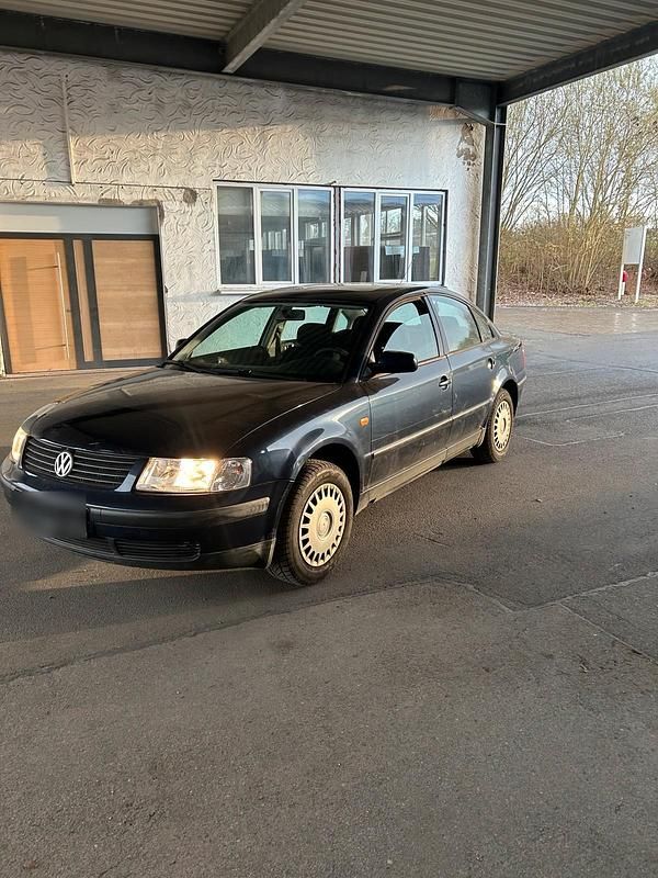 Gebraucht VW Passat 101 PS (74 kW) 1998 Blau Limousine