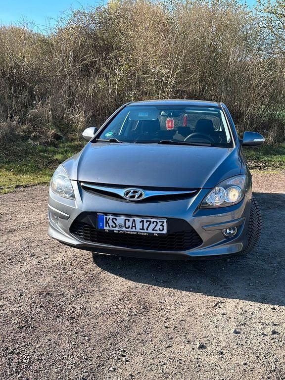 Gebraucht Hyundai i30 Classic 90 PS (66 kW) 2011 Grau Limousine