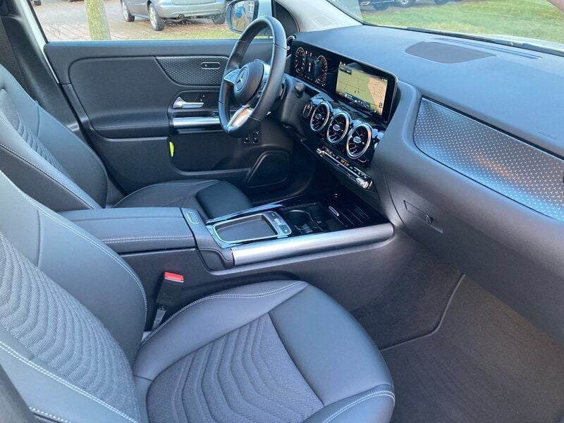 Gebraucht Mercedes GLA250 Progressive 163 PS (119 kW) 2023 Andere farbe SUV