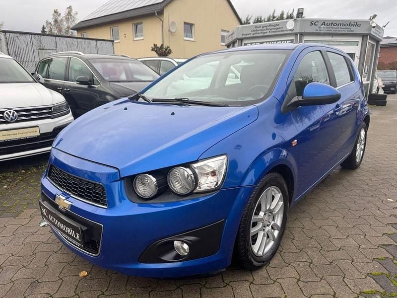 Blau Gebraucht 2013 Chevrolet Aveo LTZ Limousine | 3.999 € (Fairer Preis) - Bild 1/4