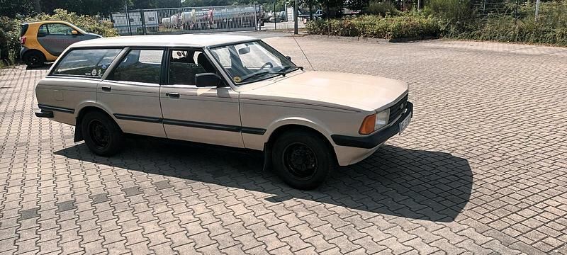 Beige Gebraucht 1982 Ford Taunus Kombi | 8.800 € - Bild 1/4