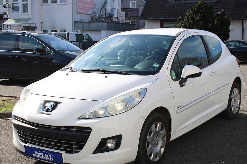 Gebraucht Peugeot 207 Filou 73 PS (53 kW) 2012 Weiß Limousine