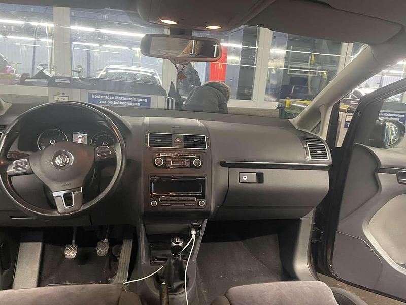 Gebraucht VW Touran Highline 140 PS (102 kW) 2012 Braun Van / Kleinbus