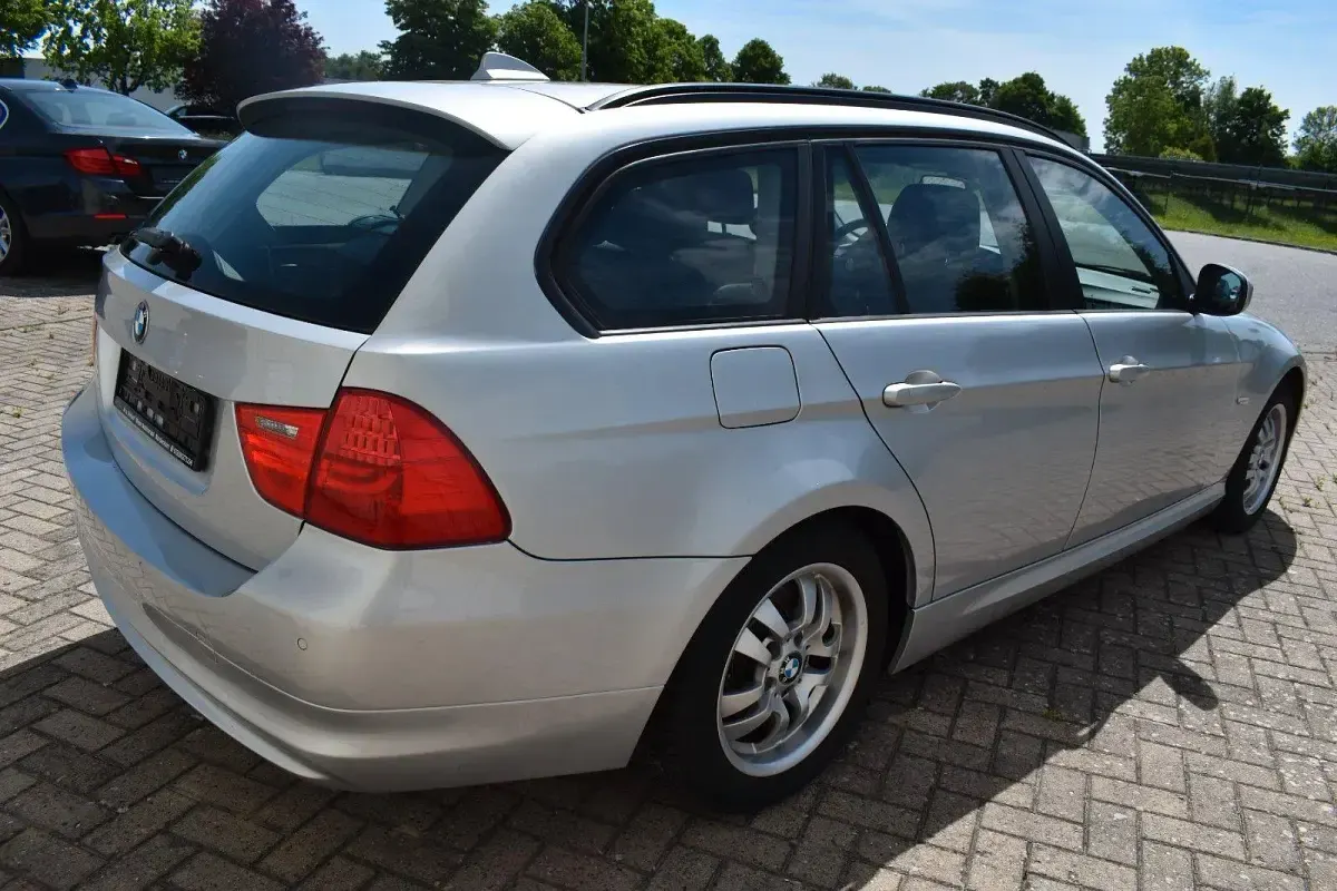 Gebraucht BMW 318 Comfort Edition 143 PS (105 kW) 2012 Silber Limousine
