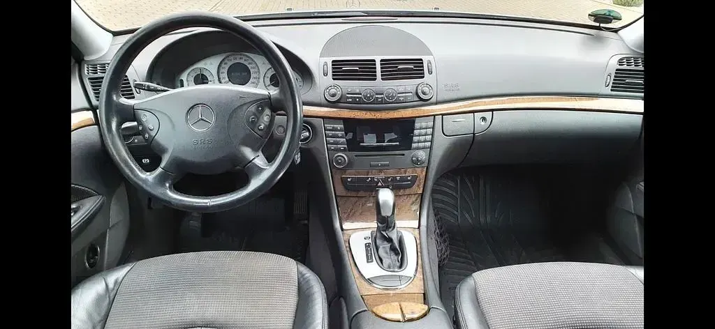 Gebraucht Mercedes E320 Avantgarde 224 PS (164 kW) 2006 Beige Limousine