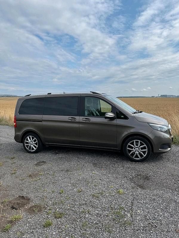 Grau Gebraucht 2015 Mercedes V220 Van / Kleinbus | 25.000 € (Superpreis) - Bild 1/4