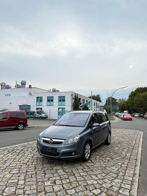 Grau Gebraucht 2007 Opel Zafira Van / Kleinbus | 3.400 € (Teuer) - Bild 1/4