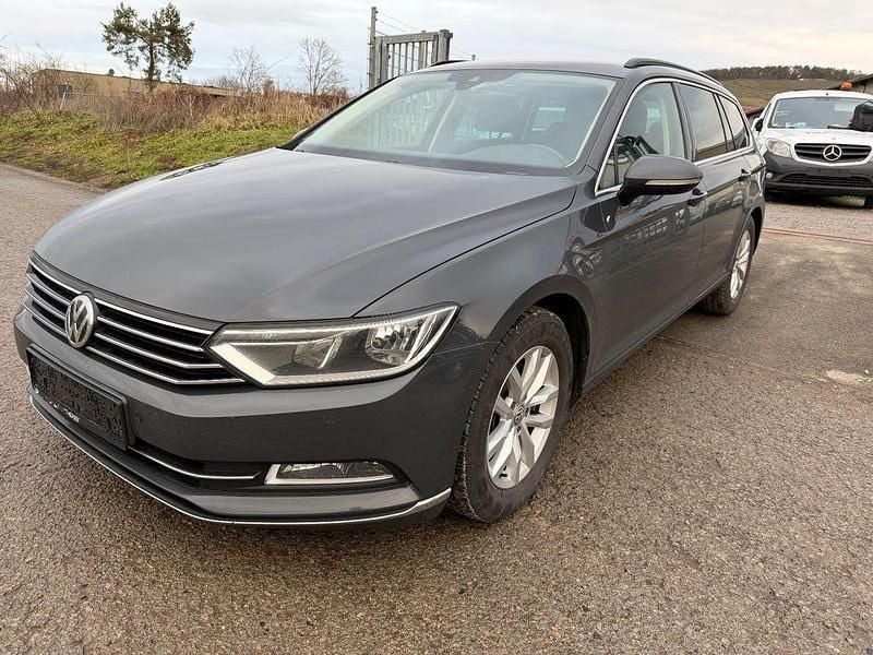 Grau Gebraucht 2018 VW Passat Comfortline Kombi | 11.299 € (Superpreis) - Bild 1/4