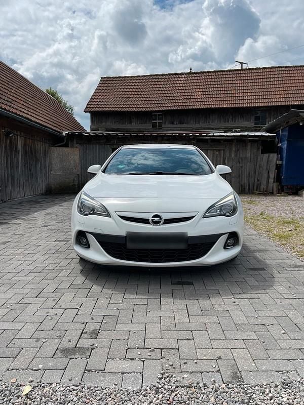 Gebraucht Opel Astra GTC 192 PS (141 kW) 2014 Weiß Limousine