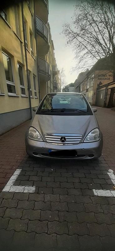 Silber Gebraucht 2000 Mercedes A160 Kleinwagen | 1.800 € (Guter Preis) - Bild 1/4