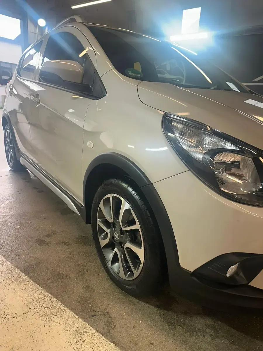 Gebraucht Opel Karl Rocks 75 PS (55 kW) 2018 Beige Kleinwagen