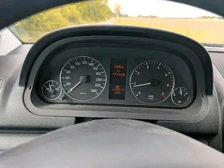 Gebraucht Mercedes A150 95 PS (69 kW) 2011 Grau Kleinwagen
