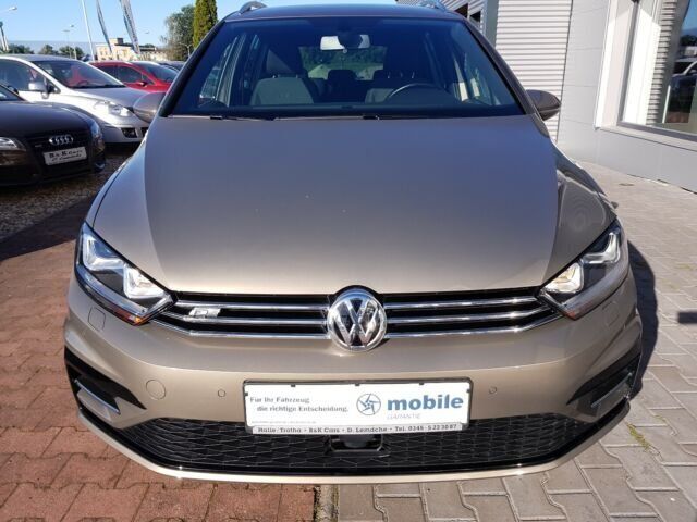 Gebraucht VW Golf VII Highline 125 PS (91 kW) 2017 Gold metallic Limousine