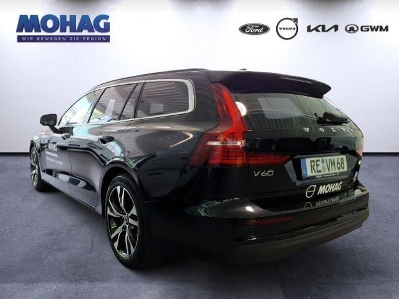 Gebraucht Volvo V60 Core 197 PS (144 kW) 2024 Schwarz Kombi