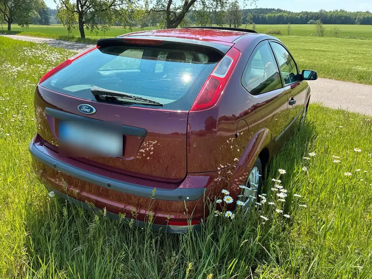 Gebraucht Ford Focus 100 PS (73 kW) 2005 Rot Limousine
