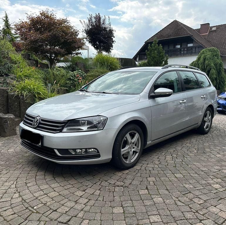 Silber Gebraucht 2014 VW Passat Trendline Kombi | 6.100 € (Guter Preis) - Bild 1/4