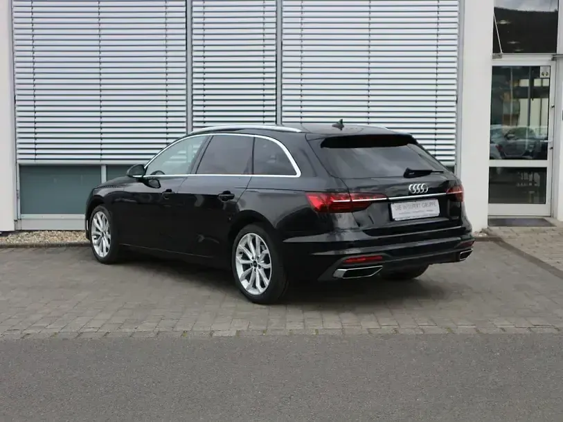 Gebraucht Audi A4 Sport 163 PS (119 kW) 2023 Brillantschwarz Kombi