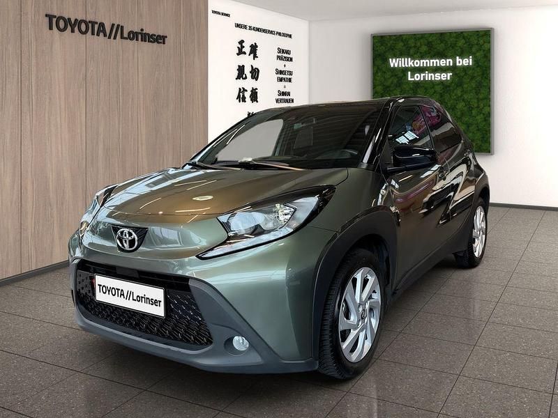 Grün Gebraucht 2022 Toyota Aygo Pulse Kleinwagen | 16.990 € (Fairer Preis) - Bild 1/4