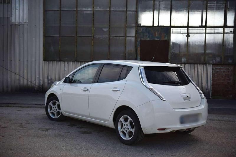 Second-hand Nissan Leaf Tekna 80 kW (109 CP) 2017 Alb Hatchback