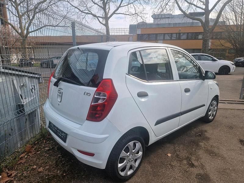 Gebraucht Hyundai i10 Edition 69 PS (50 kW) 2012 Weiß Kleinwagen