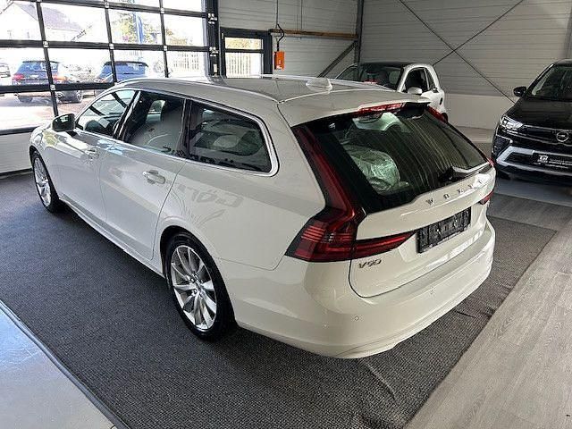 Gebraucht Volvo V90 Momentum 197 PS (144 kW) 2020 Weiß Kombi