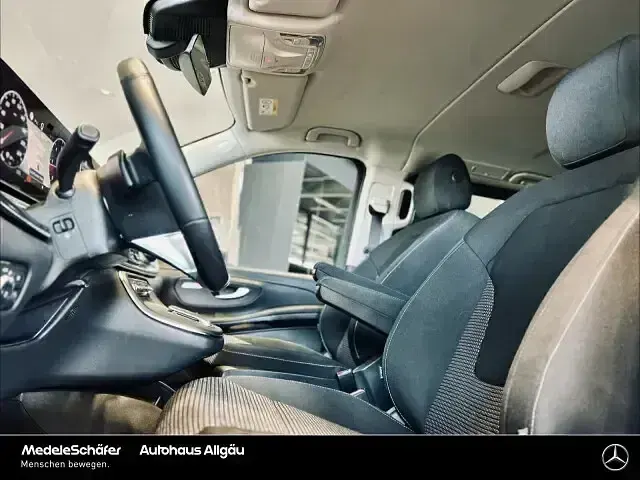 Gebraucht Mercedes V220 Style 163 PS (119 kW) 2025 Obsidianschwarz Van / Kleinbus