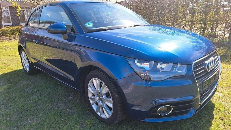Gebraucht Audi A1 Ambiente 122 PS (89 kW) 2014 Blau Kleinwagen