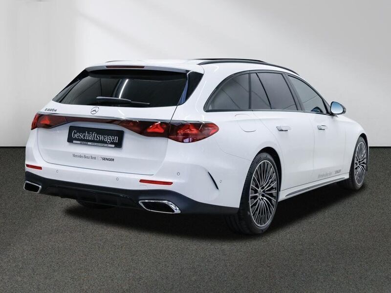 Gebraucht Mercedes E220 AMG 197 PS (144 kW) 2024 Weiß Limousine
