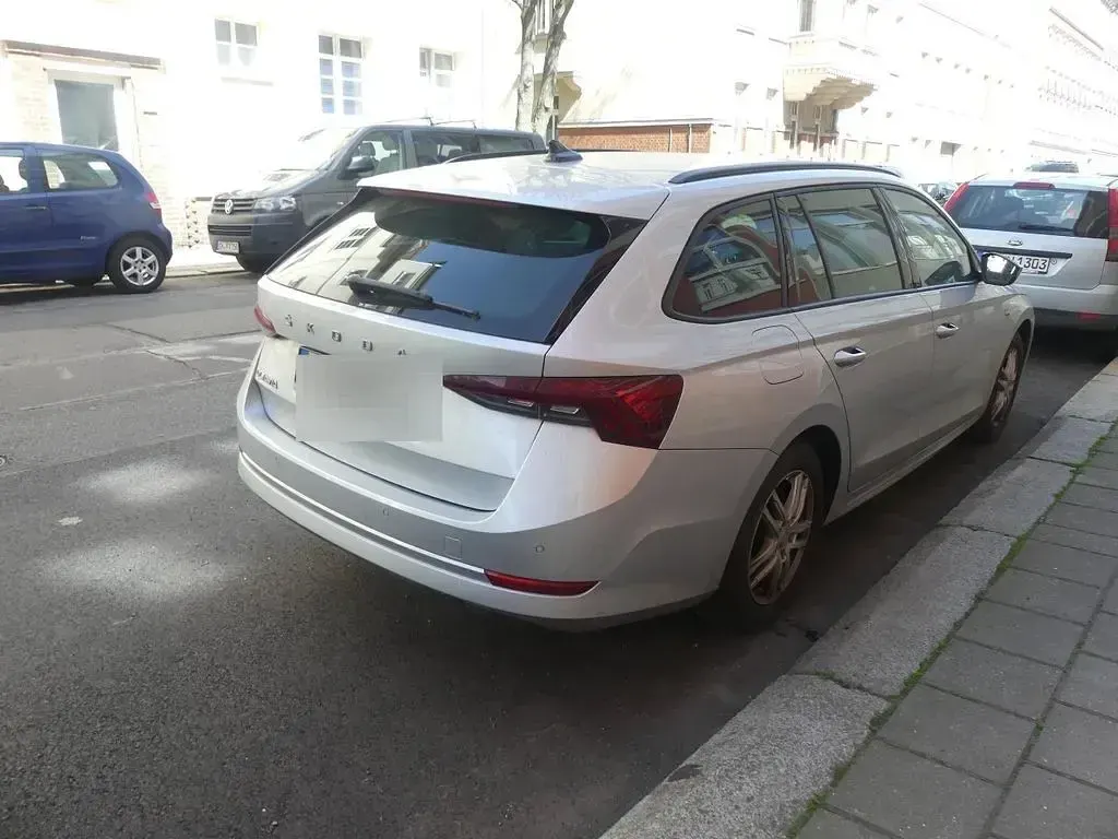 Gebraucht Skoda Octavia Clever 150 PS (110 kW) 2022 Silber (metallic) Kombi