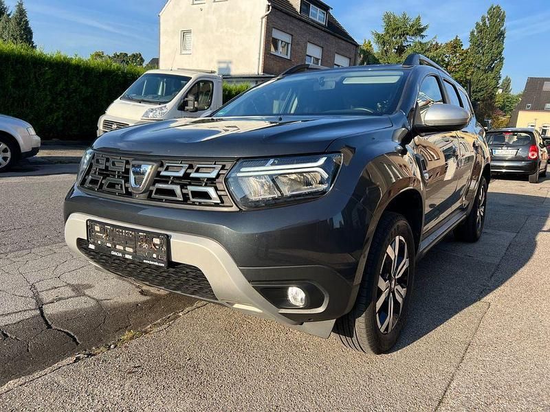 Grau Gebraucht 2022 Dacia Duster Comfort SUV | 12.800 € (Superpreis) - Bild 1/4