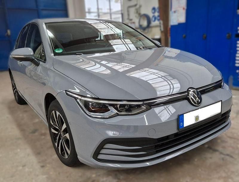 Grau Gebraucht 2020 VW Golf United Limousine | 21.100 € (Fairer Preis) - Bild 1/4