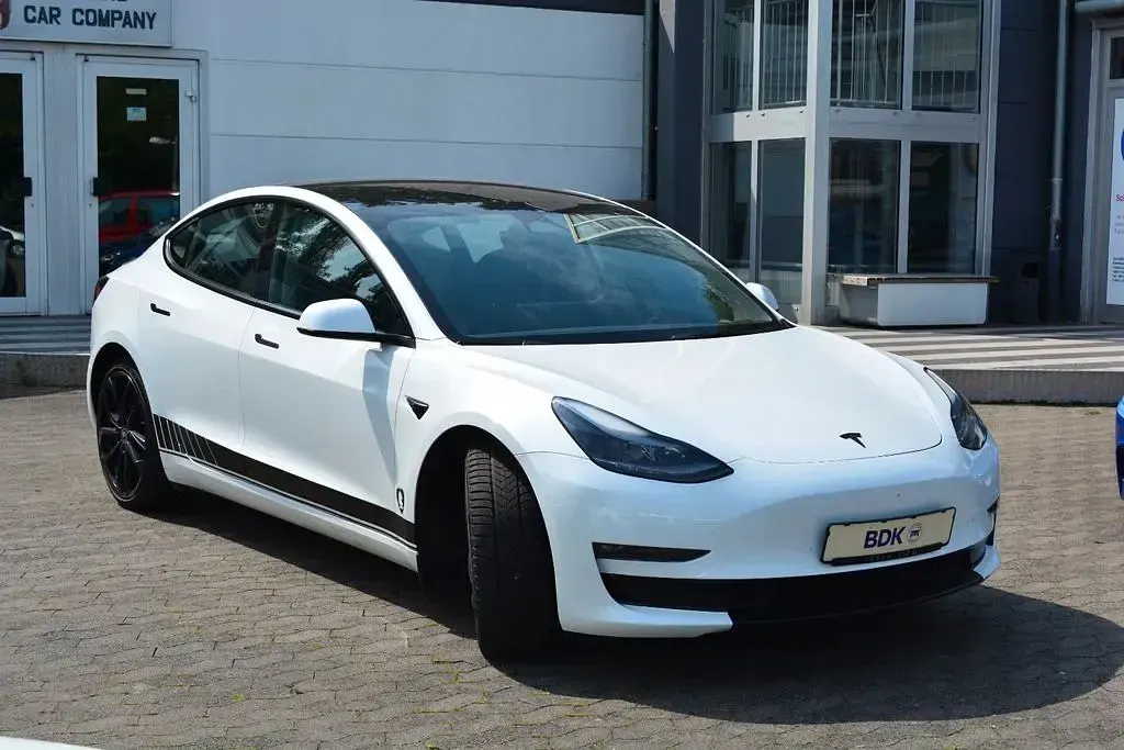 Gebraucht Tesla Model 3 324 kW (441 PS) 2022 Weiß Limousine
