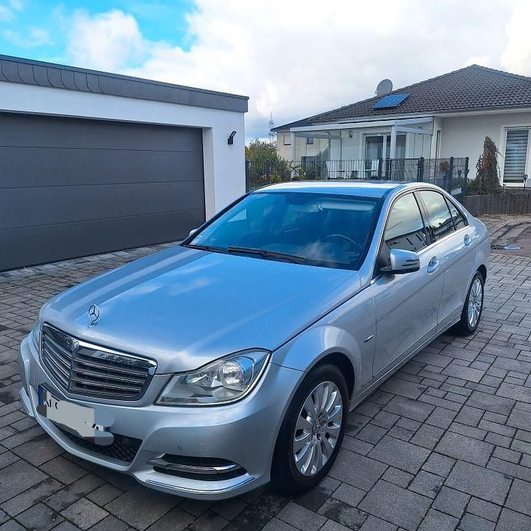 Silber Gebraucht 2012 Mercedes C250 Elegance Limousine | 6.900 € (Fairer Preis) - Bild 1/4